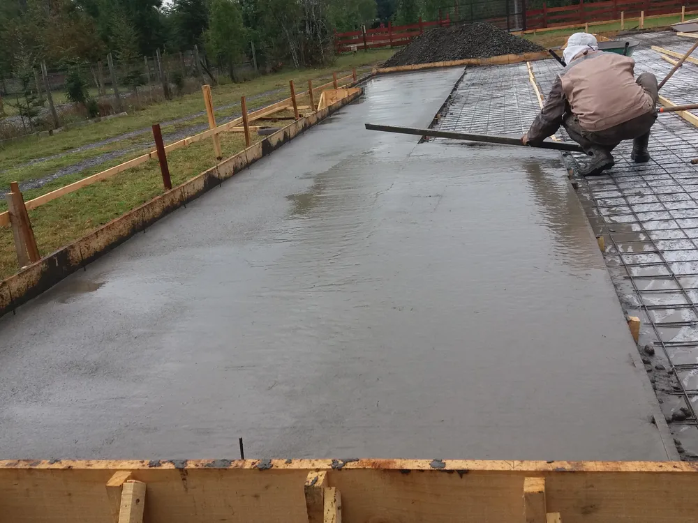 Vaciado de radier de hormigón armado en obra, fundaciones Casas Cacique